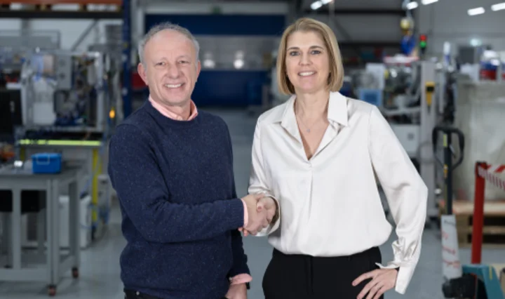 Christoph Stark hands over the role of CEO at imes-icore to Sabine Bois